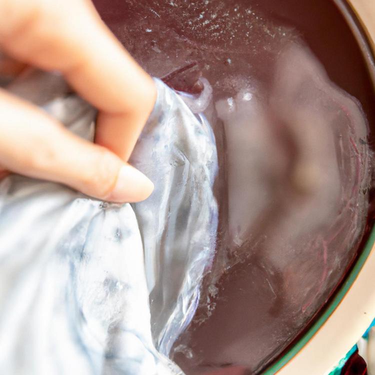 Jak prać jedwab? Poradnik prania jedwabiu krok po kroku